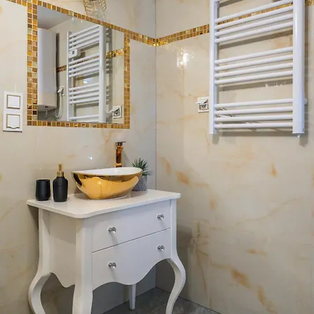 Apartment Residenza Santa Anastasia With Parking Included