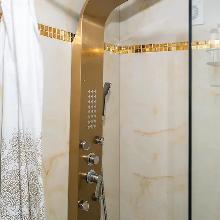 Apartment Residenza Santa Anastasia With Parking Included