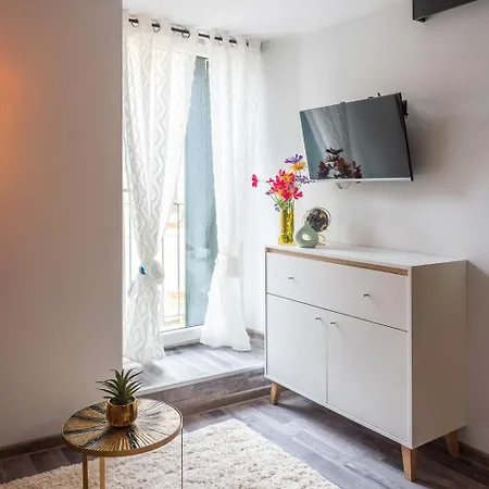 Apartment Residenza Santa Anastasia With Parking Included *